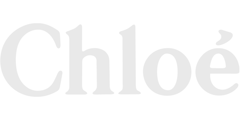 The image displays the word Chloé in a large, light gray serif font on a light background, capturing the elegance of Vu, known for le plus grand inventaire de montures à Montréal.